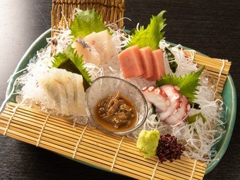 旬の魚を肴に『《刺身盛り合わせ》錦盛り』