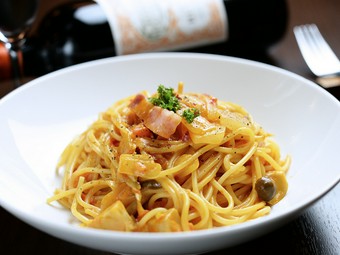 チーズとトマトのパスタ