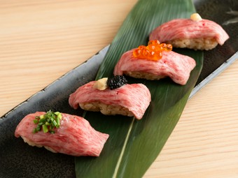 贅沢すぎるひと口、和牛と海の幸が出合った『和牛極4貫盛り』