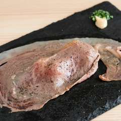 和牛と赤酢シャリの絶妙なハーモニー『名物！一枚肉　さしとろ』