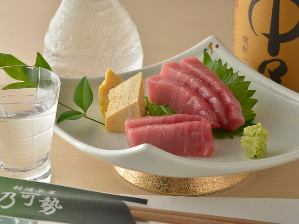 赤身と脂身のバランスが抜群な『生本マグロの中トロ』