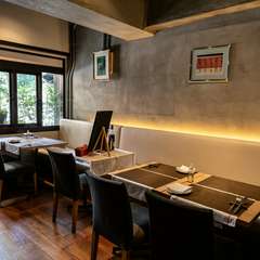 非日常を楽しめる、温かなおもてなしに満ちた店内