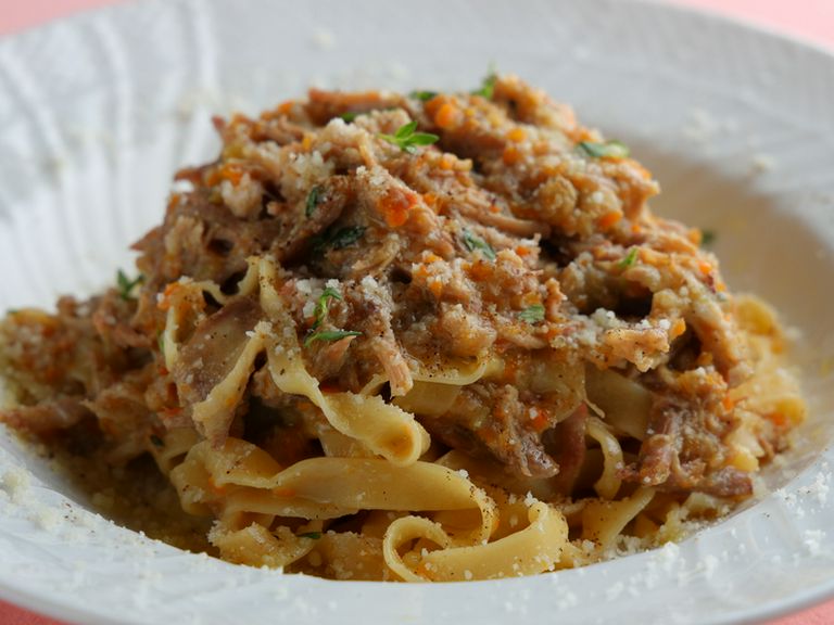 モチモチパスタとトロトロソースに思わずほっこり。『自家製タリアテッレ コスティーノディマイアーレ』