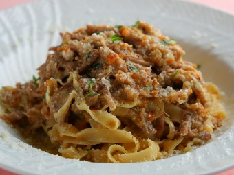 モチモチパスタとトロトロソースに思わずほっこり。『自家製タリアテッレ　コスティーノディマイアーレ』