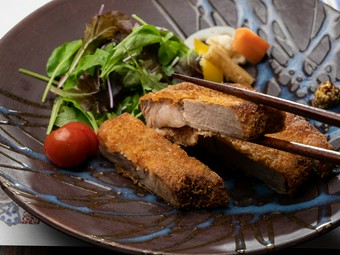 オープン以来人気の高い、お店の名物料理『ふくかつ』