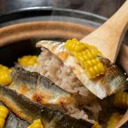 旬の食材をふんだんに使い、季節のコースの中の一品として頂く『土鍋ご飯』。食事の最後の締めとして、贅沢に味わいたいメニューです。