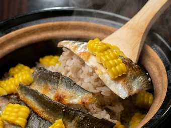 締めの一品として贅沢に味わいたい『土鍋ご飯』