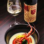 北は北海道から南は熊本まで、ワイナリーを訪れて仕入れたとびきりのワインをソムリエの大将がお食事に合わせてご提案させて頂きます。