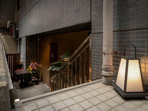 四谷4丁目、路地裏に静かにたたずむ一軒