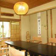 大小合わせて７部屋の完全個室制の日本料理屋です（１階席１部屋・２階席６部屋・エレベーターなし）