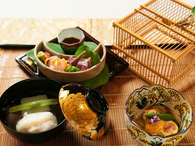 洗練された空間で、食事や会話を心ゆくまで堪能