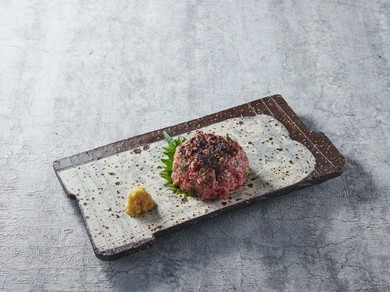 三者三様、異なる喜びを届ける『肉寿司三貫食べ比べ』