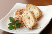 熱々でふわふわ！　魚介と野菜の旨みがたっぷり詰まった『名物！自家製さつま揚』