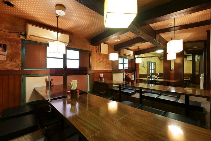 ゆっくり寛げるテーブル席