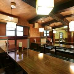 ゆっくり寛げるテーブル席