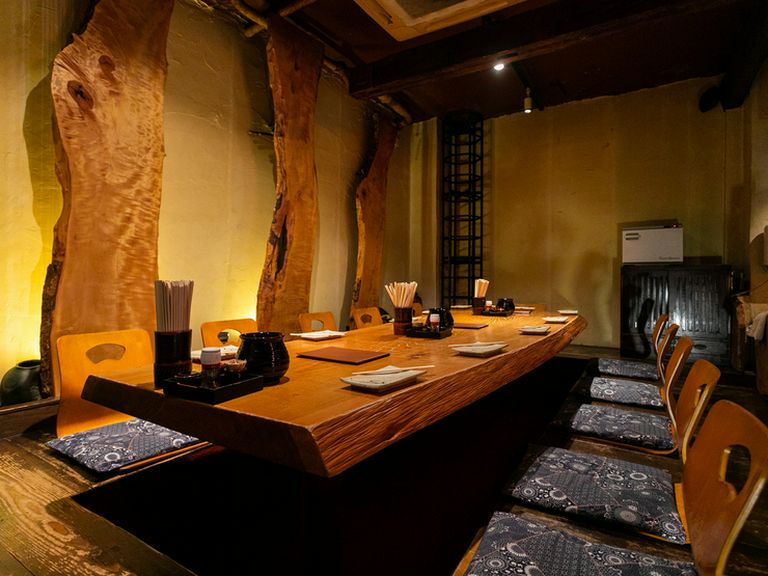 木の温もりを感じる、こだわりのインテリアも魅力の一つ