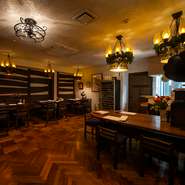 移転前に使用されていた調度品やインテリア、お皿などの多くはそのまま使われています。そのため、新しい場所でも面影は以前のままに。この土地で、新しい思い出を刻んでいきましょう。