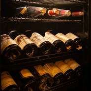 徹底的な管理のもと、ワインは保管されています。それは、店へ届けられるまでの輸送状態からいえること。オーナーが納得できるワインのみ提供されるため、翌日まで身体に残り頭痛を引き起こしにくいとか。