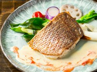 何が出てくるかは、お楽しみ。日々メニューが変わる『本日の魚料理』