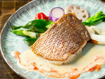 何が出てくるかは、お楽しみ。日々メニューが変わる『本日の魚料理』