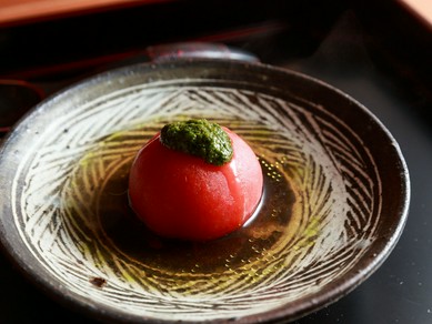 鴨出汁おでんの旨味に合うワインとともにお食事を