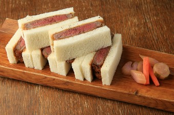 旨みと甘みたっぷりで柔らかいカツに感動。要予約の人気メニュー『和牛シャトーブリアンのカツサンド』