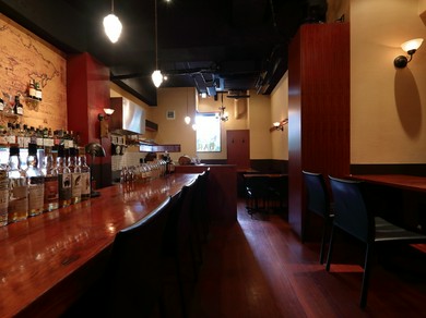 フラリと来店し、食事とお酒をひとり嗜む