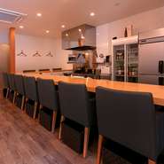 広々としたカウンター席(10席)