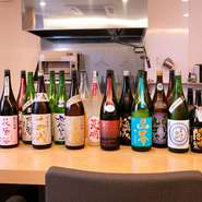 埼玉『花陽浴』、千葉『寒菊』をはじめとした、店主自らの舌で選んだこだわりの全国の銘酒を常時20種類以上揃えています。その時期だけ楽しめる季節限定酒にも力を入れています。