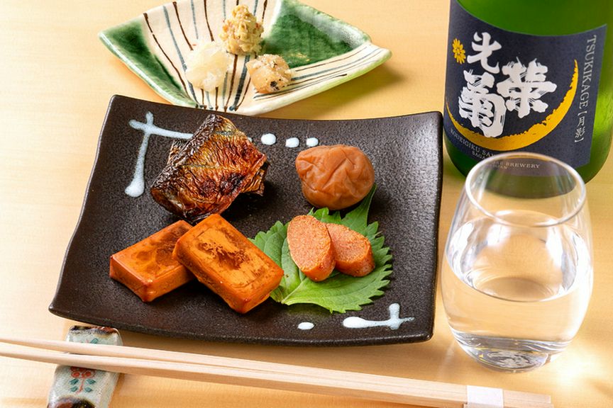 日本酒をよりおいしく味わうことを目的にしたコースが楽しめる
