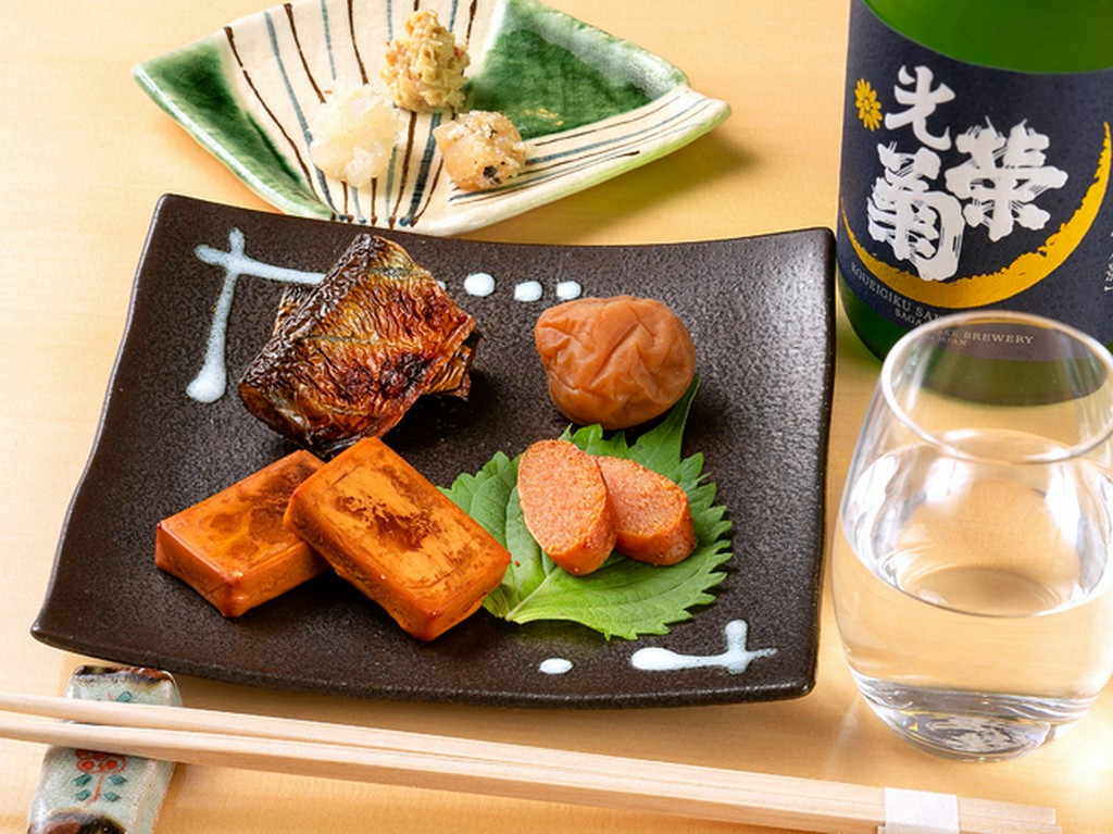 日本酒をよりおいしく味わうことを目的にしたコースが楽しめる