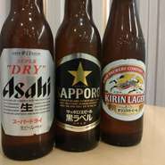 キンキンに冷やした瓶ビールご用意しております

銘柄
アサヒスーパードライ
サッポロ黒ラベル
キリンラガー

エビス
赤星
一番搾り
※数はあまり用意してないので、売り切れ銘柄ある場合はご了承ください