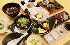 おまかせコース5000円
前菜～〆まで日本酒を楽しむお料理をご用意致します
コース3000円もご用意してます