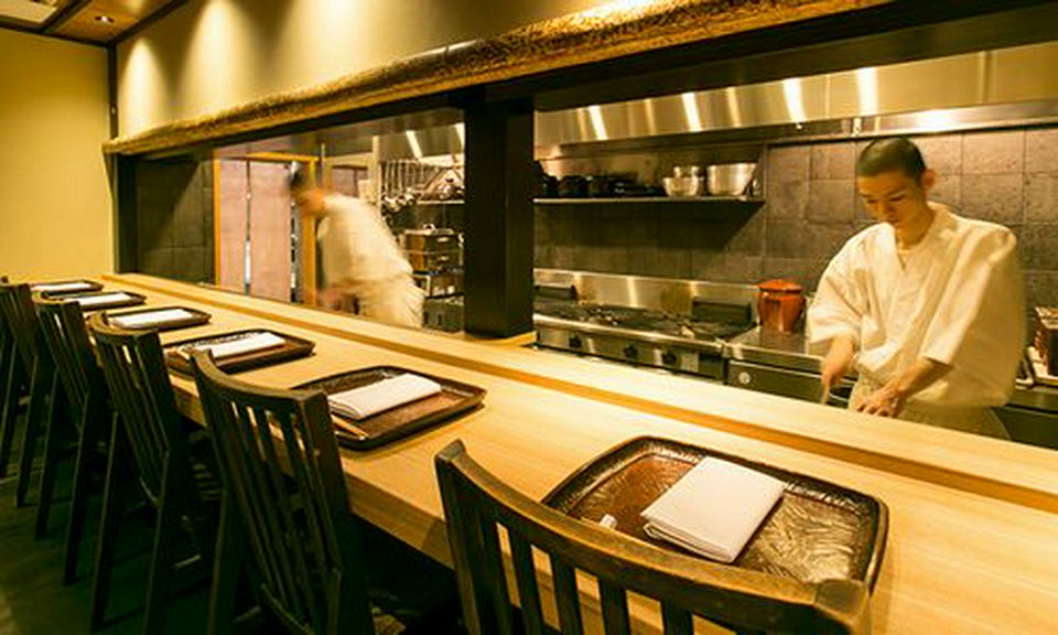 カウンター席ございます。