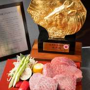 最高級Ａ5等級神戸牛も一頭買いにて仕入れしており、サーロイン、フィレ、シャトーブリアンなど、最上級のステーキがお楽しみ頂けます！
