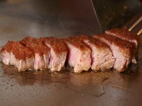 肉の旨みを堪能できる『ランチ限定 国産牛赤身』