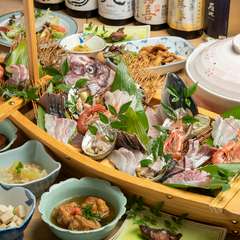 温泉宿を訪れているような豪華な舟盛『名物舟盛造りコース（飲み放題付）』