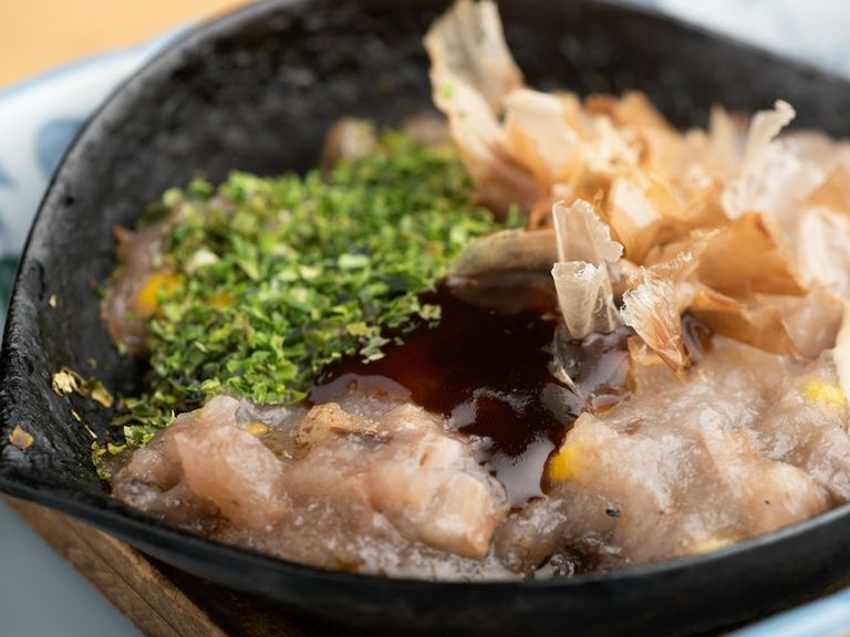 滑らかさの中に、さまざまな食感の違いを楽しめる『れんこんの変わりお好み焼き』