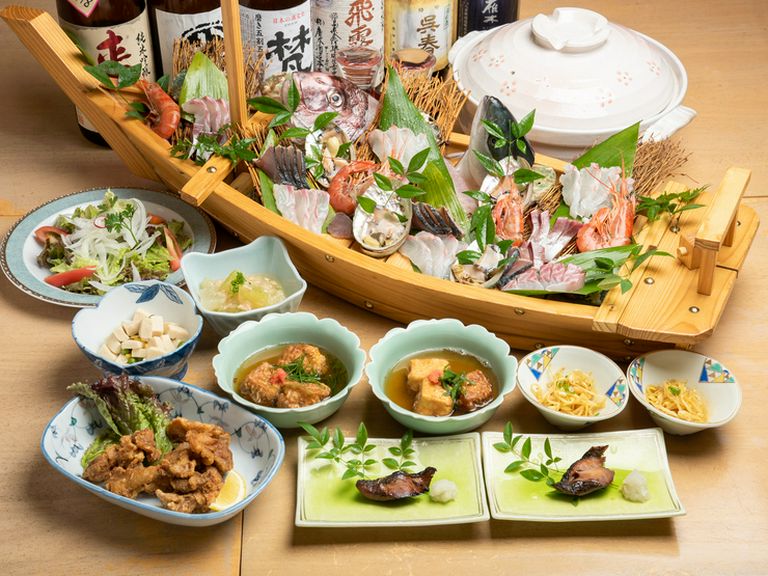 まるで温泉宿のよう『名物舟盛造りコース(飲み放題付)』