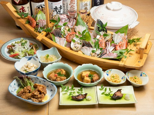 まるで温泉宿のよう『名物舟盛造りコース（飲み放題付）』
