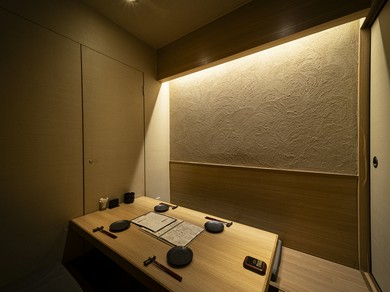 「プライベート空間で食事を楽しめる個室も完備」