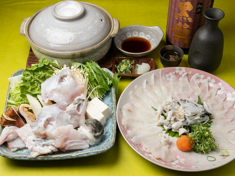 上品な旨みがたまらない、ふぐを食べつくせる『彦八ふぐコース並』
