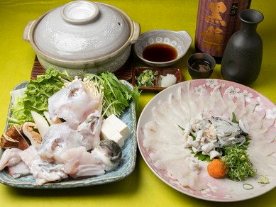 上品な旨みがたまらない、ふぐを食べつくせる『彦八ふぐコース並』