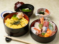 四季折々、旬の新鮮な魚介を堪能できる『彦八二段丼』