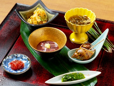 四季折々の珍味が楽しめる『八寸盛り合わせ』