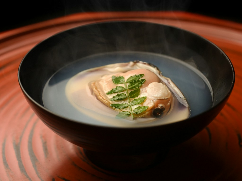 だしの旨みが別格の大人気メニュー『おでん（蛤）』