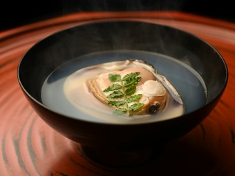 だしの旨みが別格の大人気メニュー『おでん（蛤）』