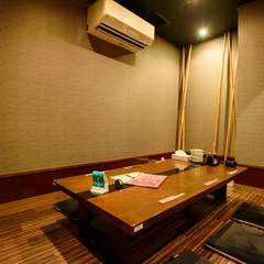 落ち着いた雰囲気の店内で、ゆったりくつろぎながら過ごす