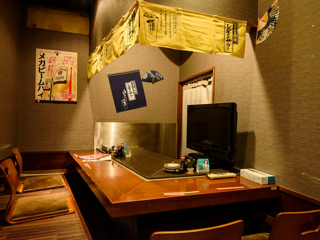 自然と会話が盛り上がる、カウンタースタイルも人気