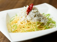 おつまみにも、食事にもなるパスタ『たっぷりシラスのペペロンチーノ』